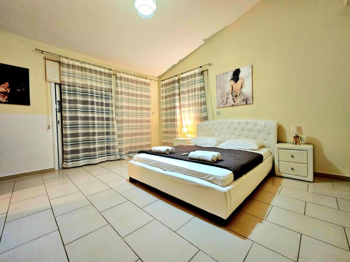 Spacious Villa With Private Pool Paphos Extérieur photo